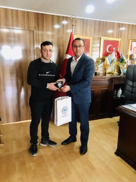 Başkanımız, Bilek Güreşi Turnuvası’nda Sivas Şampiyonu Olan Sefa Yılmaz’ı Makamında Kabul Etti.