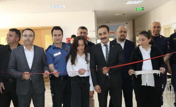 Başkanımız ve Kaymakamımız Resim Sergisine Katıldılar.